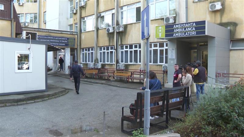 Вонредни инспекции на Детска клиника и во Козле ја бараат вината за смртта на 14-месечното дете