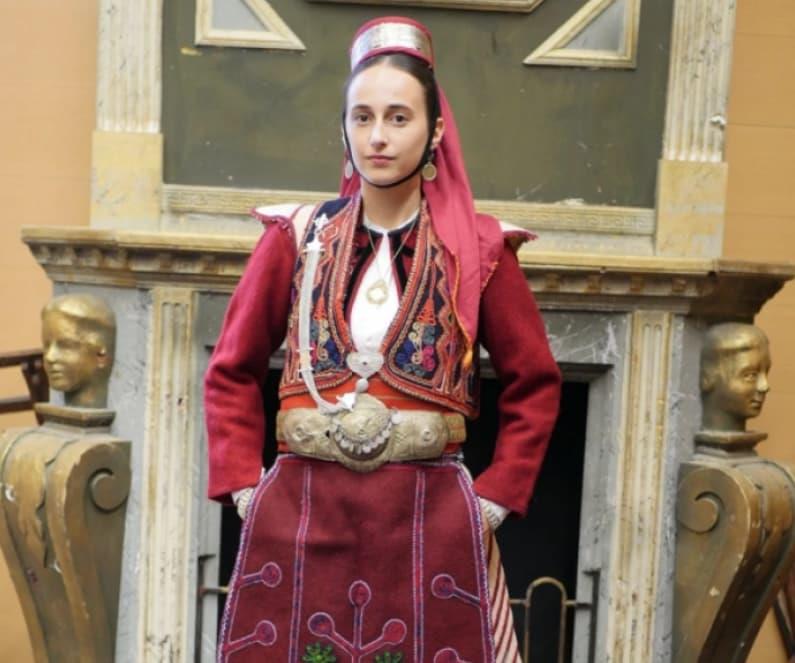 Носијата за млада невеста од Струшко првонаградена на фестивал во Нови Сад