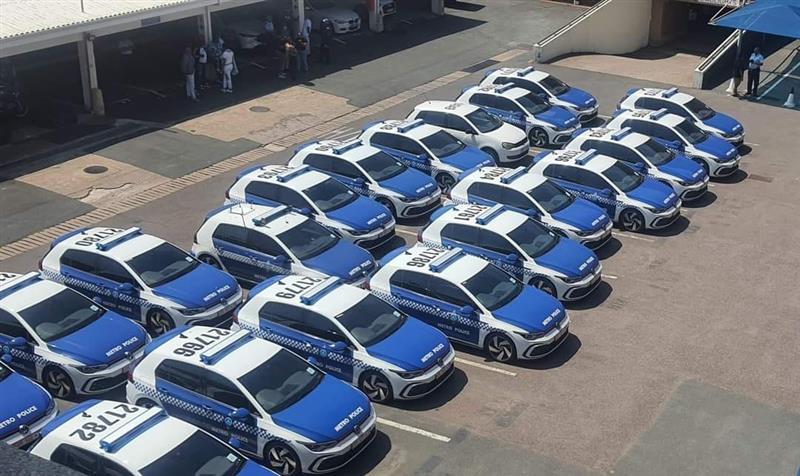 Фото: Африканските полицајци ги покажаа своите нови автомобили - ќе патролираат во „Golf GTI“