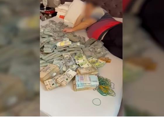 Украински функционер уапсен по објавено видео како лежи врз 6 милиони долари