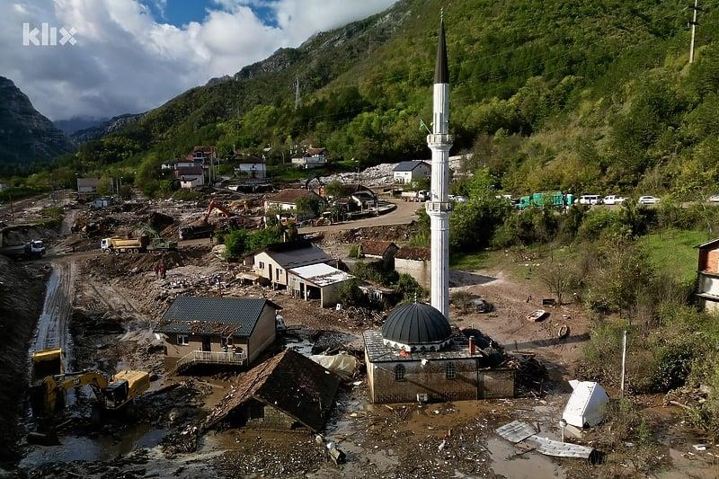 Пронајдено е уште едно тело, жртва на поплавите во БиХ- се трага по уште двајца исчезнати 