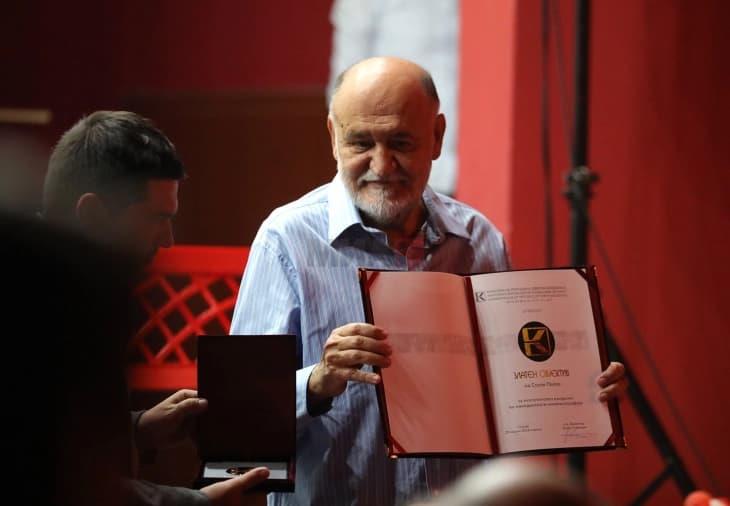 Режисерот Столе Попов, добитник на наградата „Живојин Жика Павловиќ“