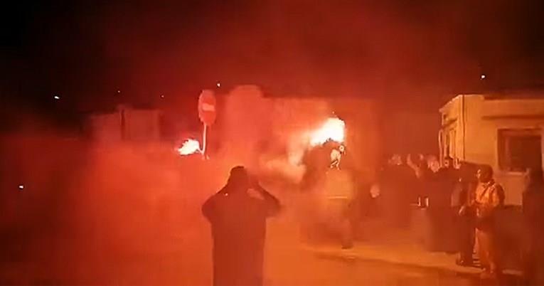 Во Пиреја е блокирано оружјето за Израел, што пристигнало со камион од Македонија (ВИДЕО)