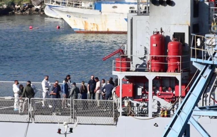 Бродот со 12-те имигранти од Албанија тргна за Бари
