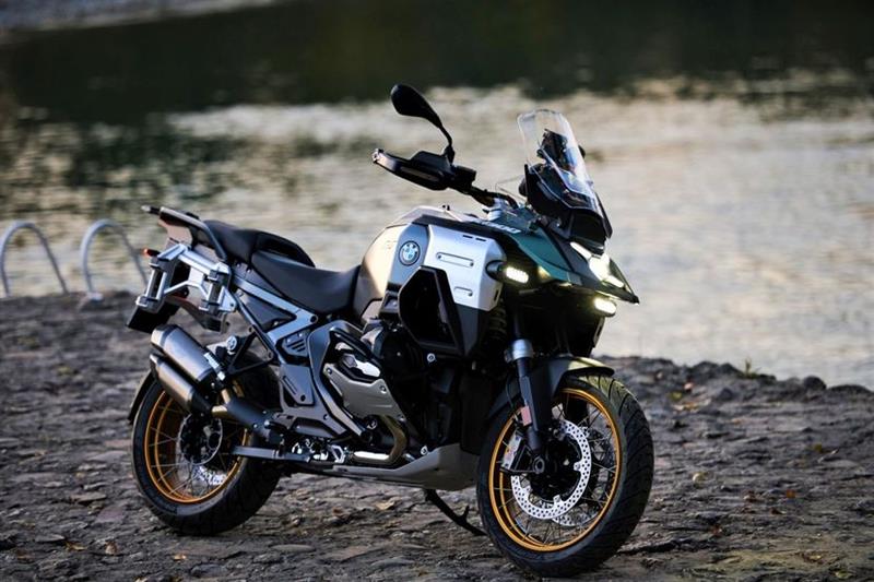 Пристигна BMW R 1300 GS Adventure- најбараниот мотор на светот (ФОТО)