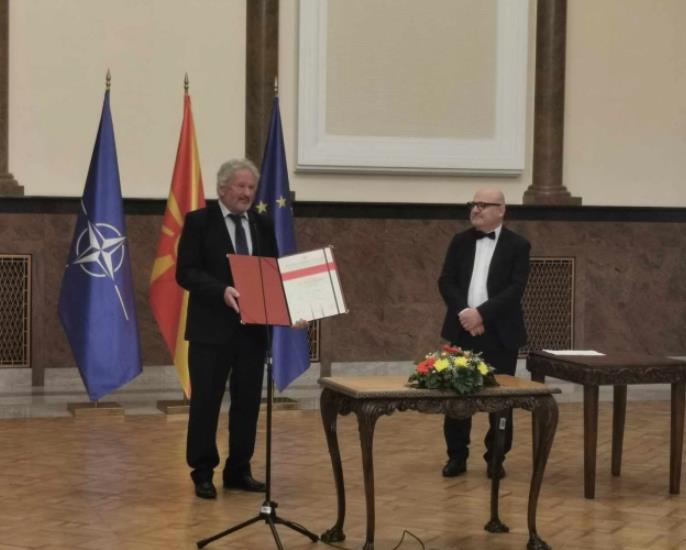 Димоски ја прими наградата „23 Октомври“