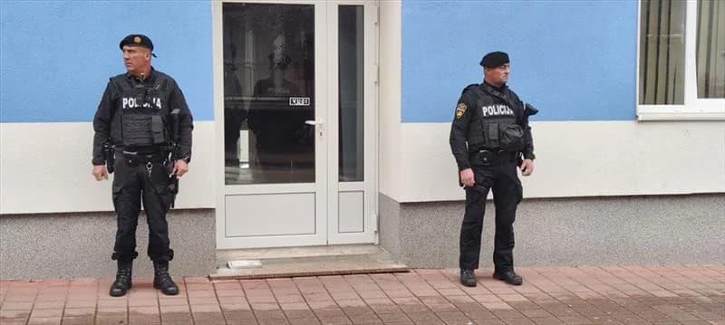 Уапсени осум луѓе за нападот во БиХ – пронајдено оружје, телефони, пораки на арапски јазик