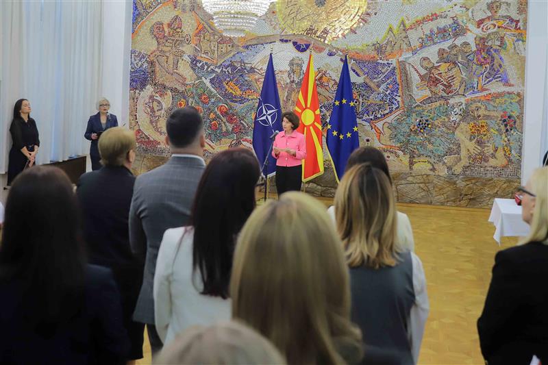 Претседателката Сиљановска Давкова ги додели стипендиите „Борис Трајковски“