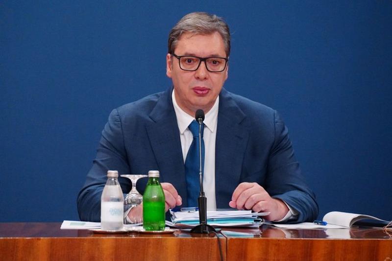 Се огласи Вучиќ, откако демонстранти во Нови Сад го кинеа српското знаме (ВИДЕО)
