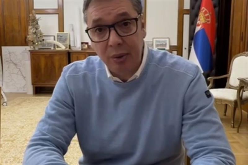 Вучиќ се обрати по насилниот протест во Нови Сад: Ќе бидат казнети сите сторители (ВИДЕО)