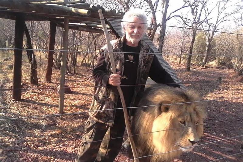 Со години се грижел за лавови, но во еден момент направил страотна грешка (ВИДЕО)