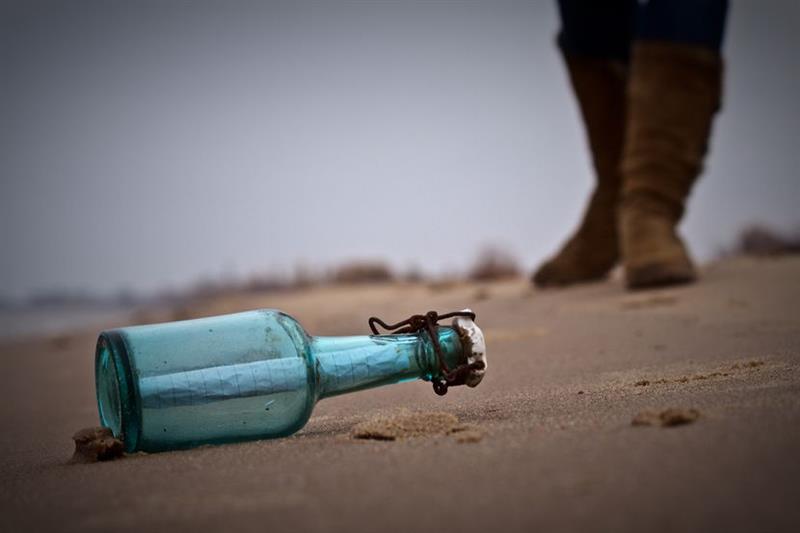 По 26 години, пронашле порака во шише- жената што ја напишала во шок