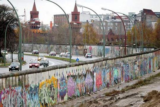 Германија одбележува 35 години од падот на Берлинскиот ѕид