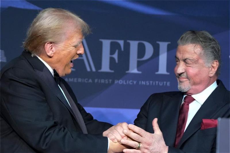 Силвестер Сталоне објасни зошто за него Трамп е „новиот Џорџ Вашингтон“ (ВИДЕО)