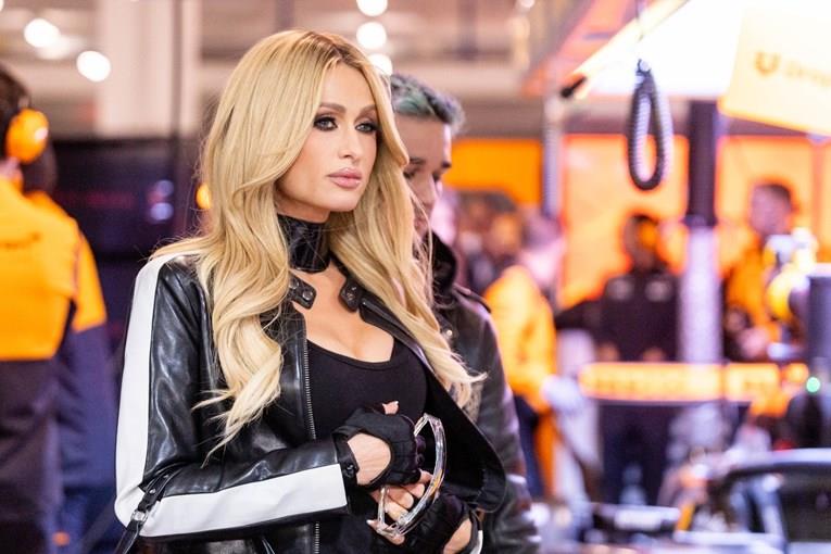 Парис Хилтон проговори за естетските зафати и се пофали какви справи за убавина има дома (ФОТО)
