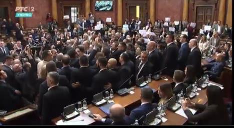 Физичка пресметка меѓу пратениците на владејачката коалиција и опозицијата во српското Собрание