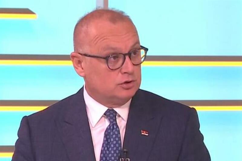 Екс министерот Весиќ од притвор пренесен итно во Институтот во Сремска Каменица