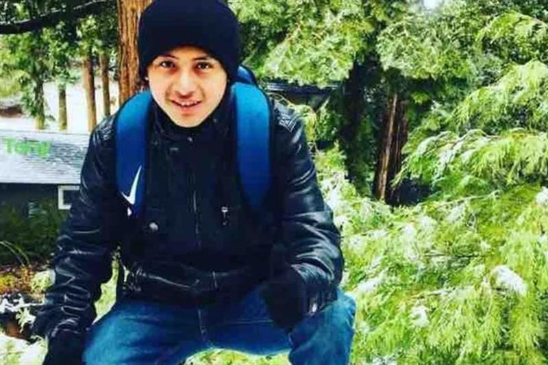 Момче загина додека поставувал новогодишни светилки на покривот- никој не смеел да му пријде