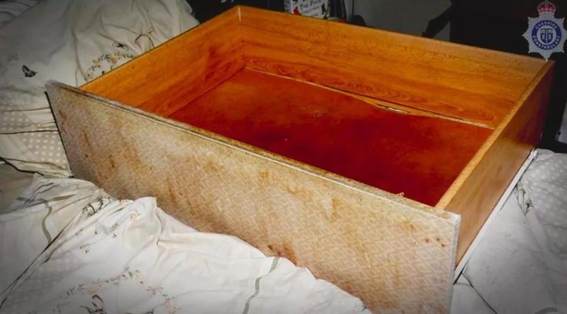 Мајка ја држела ќеркичката 3 години затворена во фиока, на суд го открила шокантниот мотив 