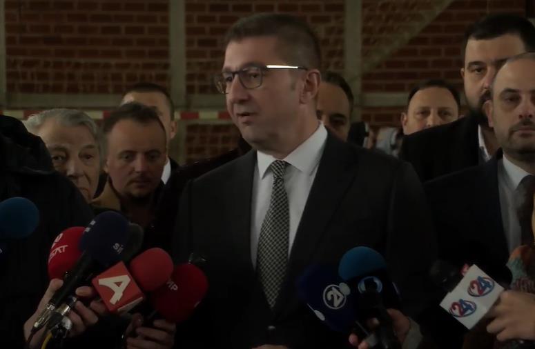 Мицкоски: Владата ќе одговори жестоко на сите провокации и обиди да се дестабилизира мирот 