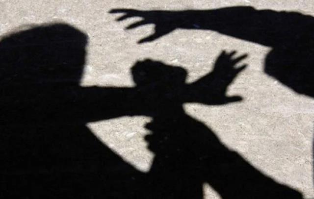Ученик нападна наставничка во училиште во Франција