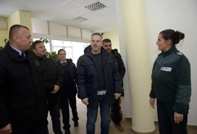 Директорот на БЈБ Јанев во посета на полициските станици во Крива Паланка и Кратово,