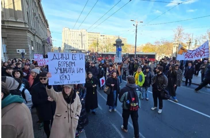 Во Белград и Нови Сад  студентите ги блокираа Ректоратот и факултетите