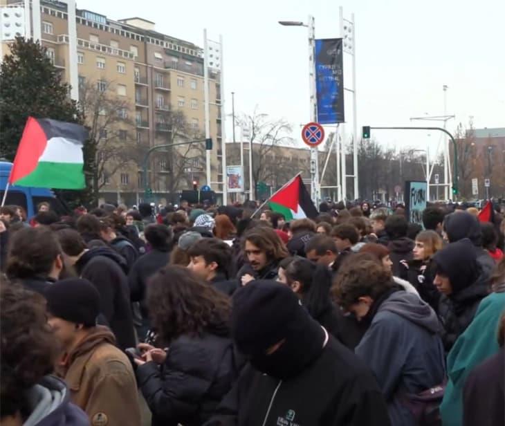 Судир помеѓу студентите и полицијата на пропалестински протест во Торино