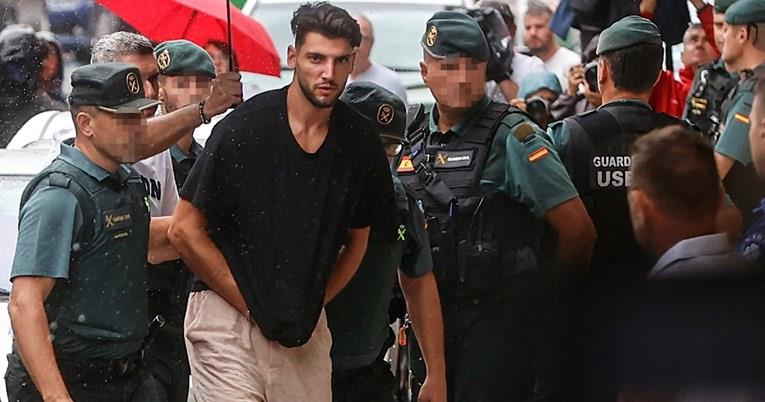 Валенсија застана зад својот играч, соочен со сериозни обвиненија за силување 