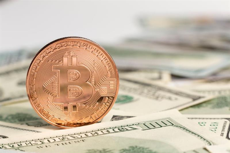 Вредноста на биткоинот скокна на над 100.000 евра, крадците се групираат на дарк вебот 