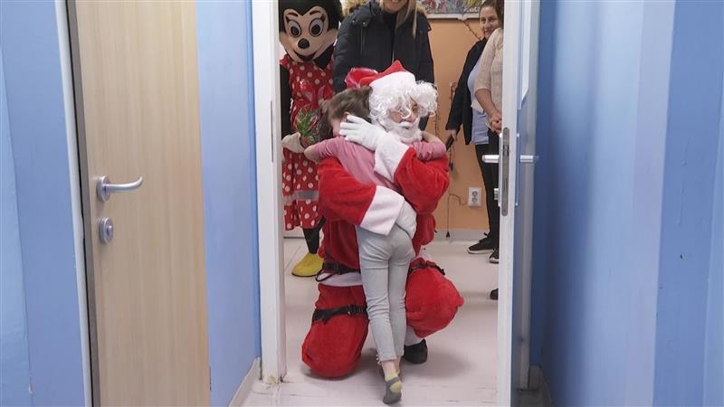 Суперхерои ја посетија детската клиника во Скопје