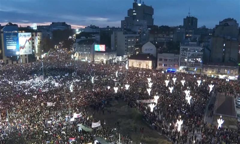 Десетици илјади луѓе ги поддржаа студентите на големиот протест во Белград