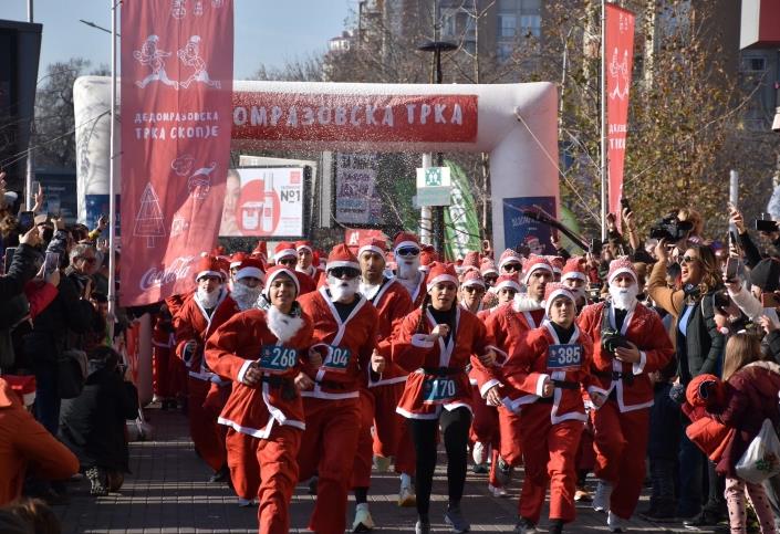Дедомразовска трка на плоштадот во Скопје