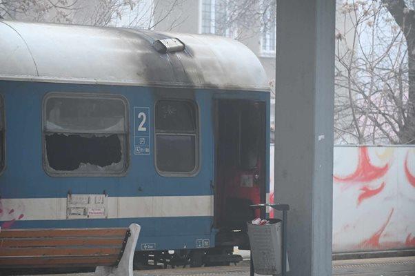 Четири лица загинаа на пожар во вагон на централната автобуска во Софија