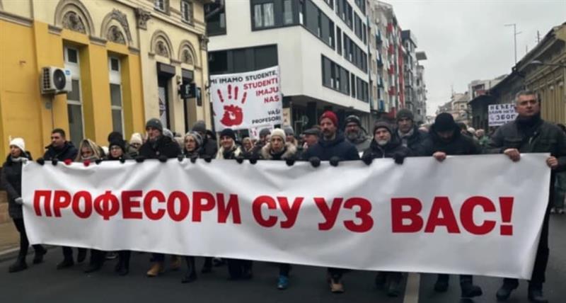 Протестен марш во Нови Сад „4.000 наставници, 4.000 чекори“