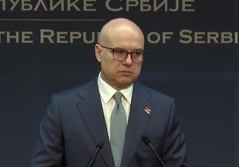 Српскиот премиер Вучевиќ и градоначалникот на Нови Сад Ѓуруќ поднесоа оставки 