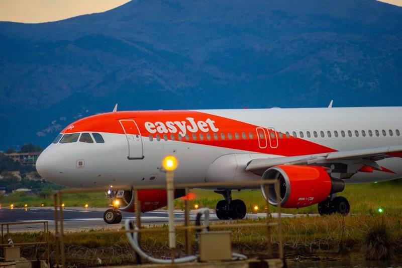 Авион  на ЕasyJet принудно слета во Атина- пилотот се онесвестил за време на летот 