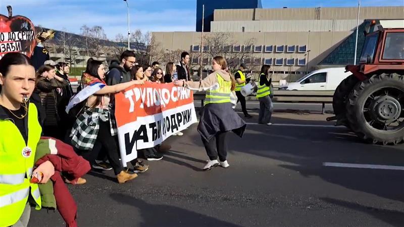 Српските студенти од Белград и Ниш тргнаа пеш кон Крагуевац