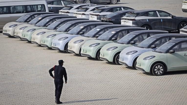 Драстично опадна продажбата на автомобили во Кина 