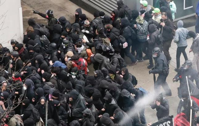 Студија: Довербата во демократските парламенти страда од „глобален пад“