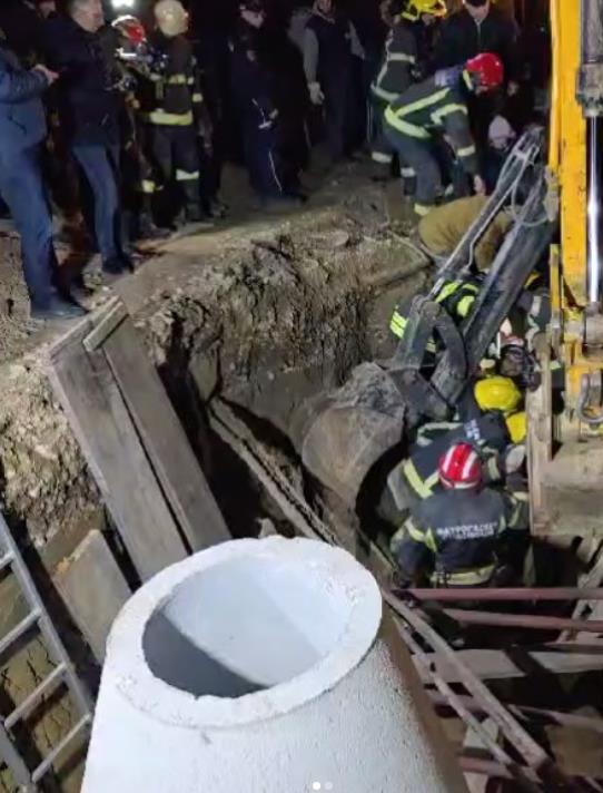 Спасувачка операција во Србија: Извлечен маж по осум часа под урнатини