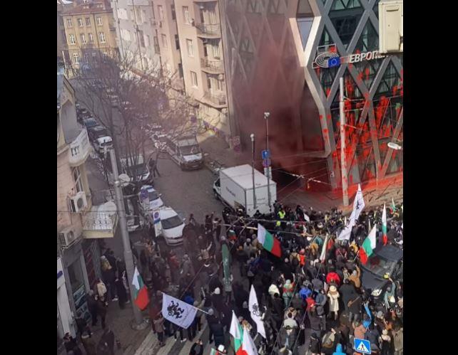 Протест против еврото во Софија: шестмина приведени, меѓу кои и пратеник на „Преродба“