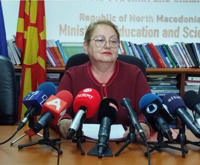 Јаневска: Априлските плати во образованието повисоки за 7 проценти