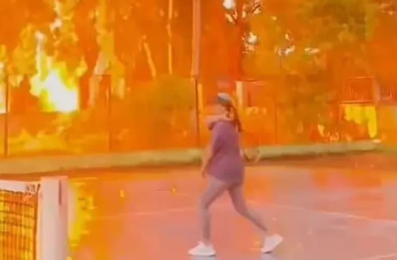 Тиктокерка снимила како ја удара гром додека игра тенис (ВИДЕО)