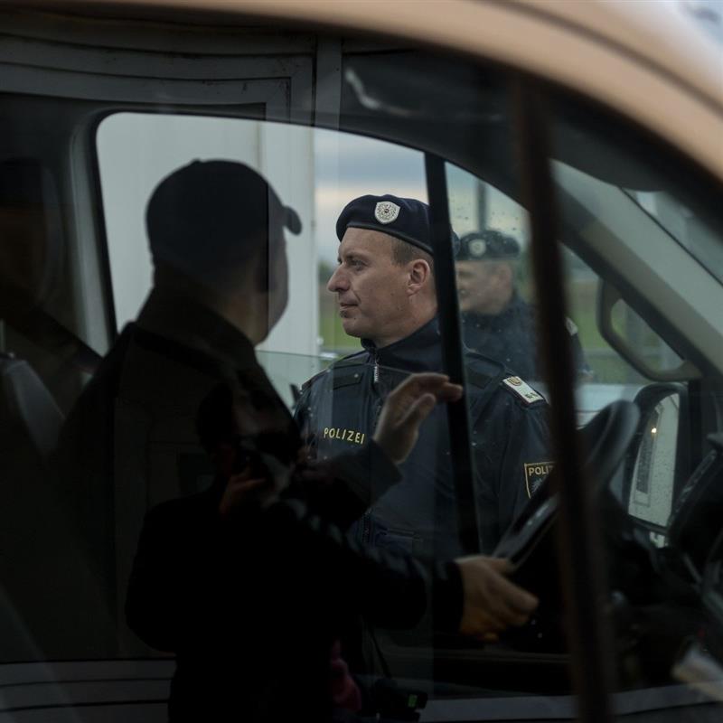 Новата австриска влада најави построги мерки за мигрантите- нема шамии за девојчињата 