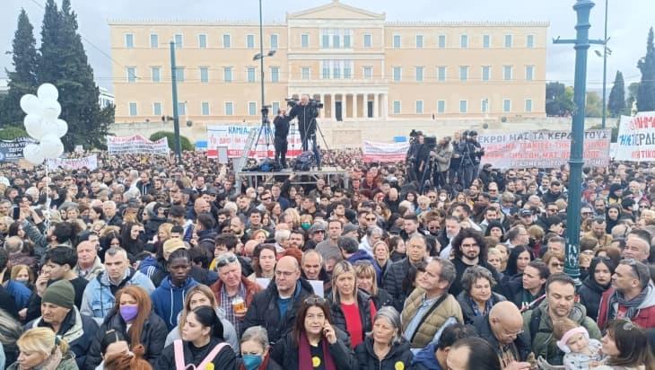 Фото: Масовен протест во Атина за двегодишнината од железничката несреќа