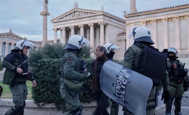 Најмалку 155 приведени во насилните протести во Солун и Атина (ВИДЕО)