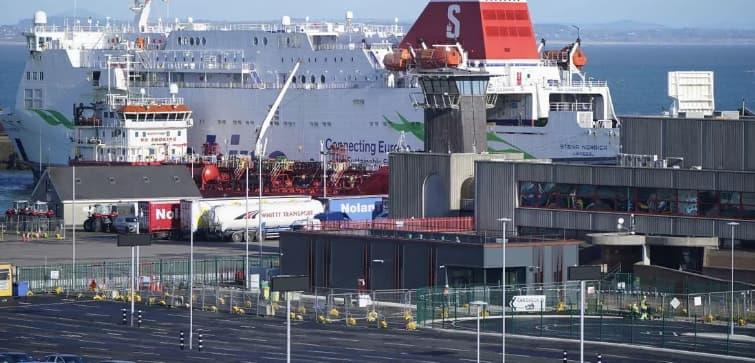 Снаа тргнала на погреб кај свекорот, кога на нашле мртва во тоалет на траект 