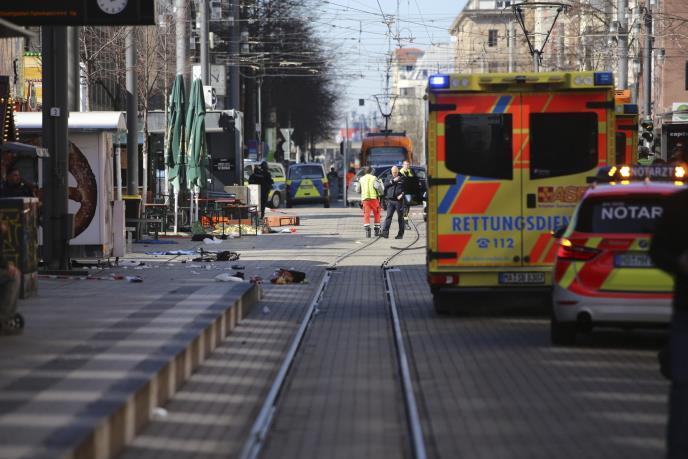 Автомобил влета во толпа луѓе во германскиот град Мајнхајм, најмалку едно лице загина