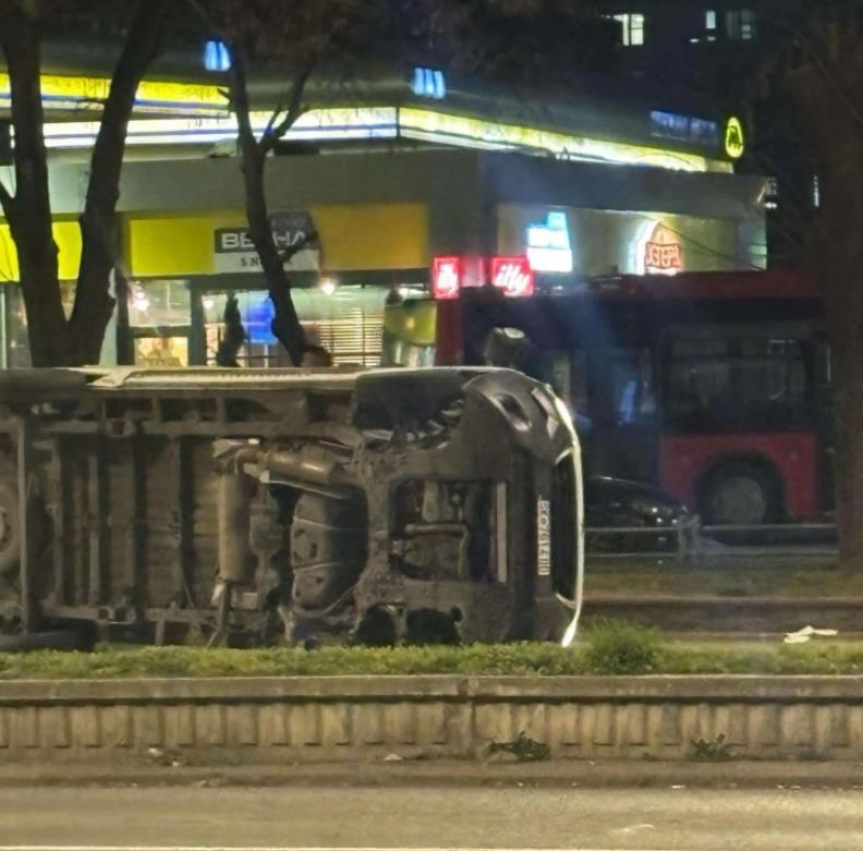 Две лица полесно повредени во сообраќајка со повеќе возила на Партизанска